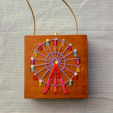 Load image into Gallery viewer, spisidda design borsa di legno artigianale ruota

