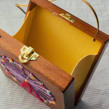 Load image into Gallery viewer, spisidda design borsa di legno artigianale ruota
