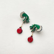 Carica l&#39;immagine nel visualizzatore di Gallery, Orecchini di legno fatti a mano - Grinch
