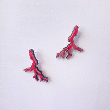 Carica l&#39;immagine nel visualizzatore di Gallery, Orecchini di legno fatti a mano - aMare 🦞🐚🪸

