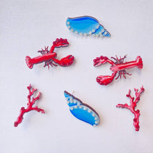 Carica l&#39;immagine nel visualizzatore di Gallery, Orecchini di legno fatti a mano - aMare 🦞🐚🪸
