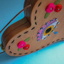 Carica l&#39;immagine nel visualizzatore di Gallery, spisidda design borsa di legno artigianale o cuore mio
