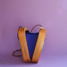 Carica l&#39;immagine nel visualizzatore di Gallery, spisidda design borsa di legno artigianale touch my heart
