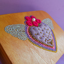 Carica l&#39;immagine nel visualizzatore di Gallery, spisidda design borsa di legno artigianale touch my heart
