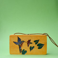 Carica l&#39;immagine nel visualizzatore di Gallery, spisidda design borsa di legno artigianale colibrì
