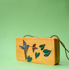 Load image into Gallery viewer, spisidda design borsa di legno artigianale colibrì
