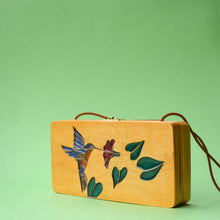 Carica l&#39;immagine nel visualizzatore di Gallery, spisidda design borsa di legno artigianale colibrì
