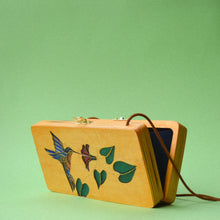 Carica l&#39;immagine nel visualizzatore di Gallery, spisidda design borsa di legno artigianale colibrì

