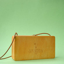 Load image into Gallery viewer, spisidda design borsa di legno artigianale colibrì
