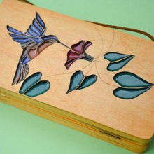 Carica l&#39;immagine nel visualizzatore di Gallery, spisidda design borsa di legno artigianale colibrì
