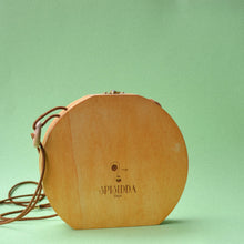 Carica l&#39;immagine nel visualizzatore di Gallery, spisidda design borsa di legno artigianale pappagallo
