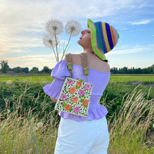 Load image into Gallery viewer, Borsa realizzata a mano con fiori all&#39;uncinetto Spisidda design
