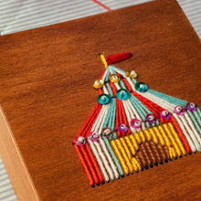 Load image into Gallery viewer, spisidda design borsa di legno artigianale tendone

