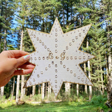 Carica l&#39;immagine nel visualizzatore di Gallery, Porta fedi in legno personalizzato
