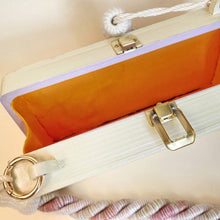 Carica l&#39;immagine nel visualizzatore di Gallery, Borsa di legno artigianale fatta a mano - A spasso con Annie
