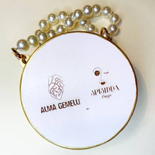 Carica l&#39;immagine nel visualizzatore di Gallery, Borsa di legno artigianale fatta a mano - Bambola
