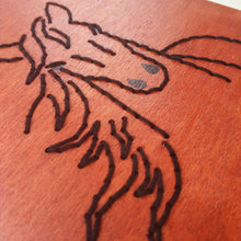 Carica l&#39;immagine nel visualizzatore di Gallery, spisidda design copertina per quaderno di legno artigianale fatta a mano personalizzabile
